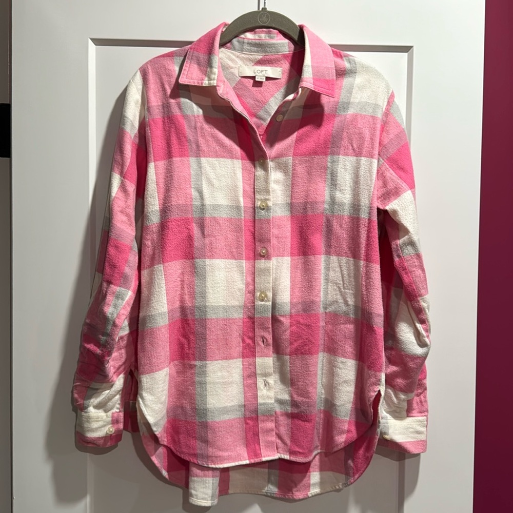 Loft pink, grey and white plaid flannel shirt. XS. 100% cotton. Great condition!